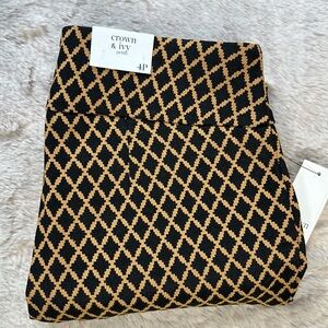 Crown & Ivy | Black & Gold Diamond Pattern Pull On Pant, Petite Size 4